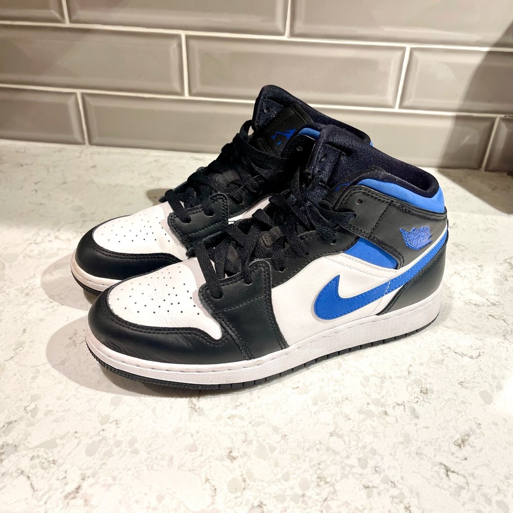 Jordan 1 mid